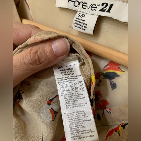 **2 for 1** size small Forever 21 sheer floral ruffle top - Picture 4 of 4